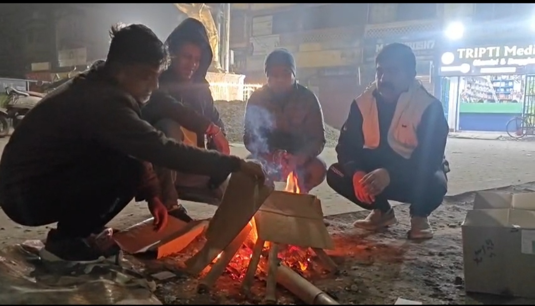 कड़ाके की ठंड, कोहरे की चादर में लिपटी सिलीगुड़ी