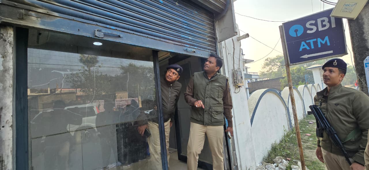 एटीएम लूट का प्रयास विफल, एसएसपी, एसपी ग्रामीण ने किया घटनास्थल का निरीक्षण