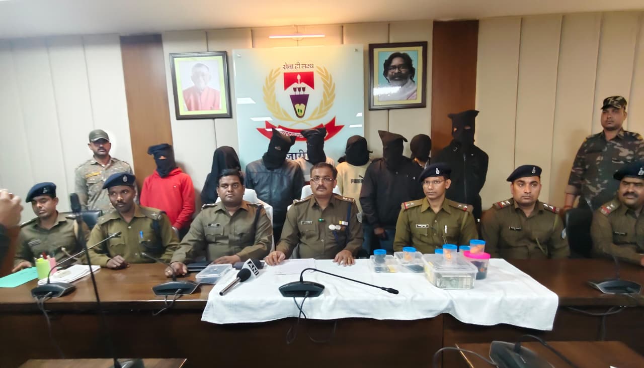 पुलिस ने 40 लाख का ब्राउन शुगर और अवैध शराब किया जब्‍त, आठ गिरफ्तार