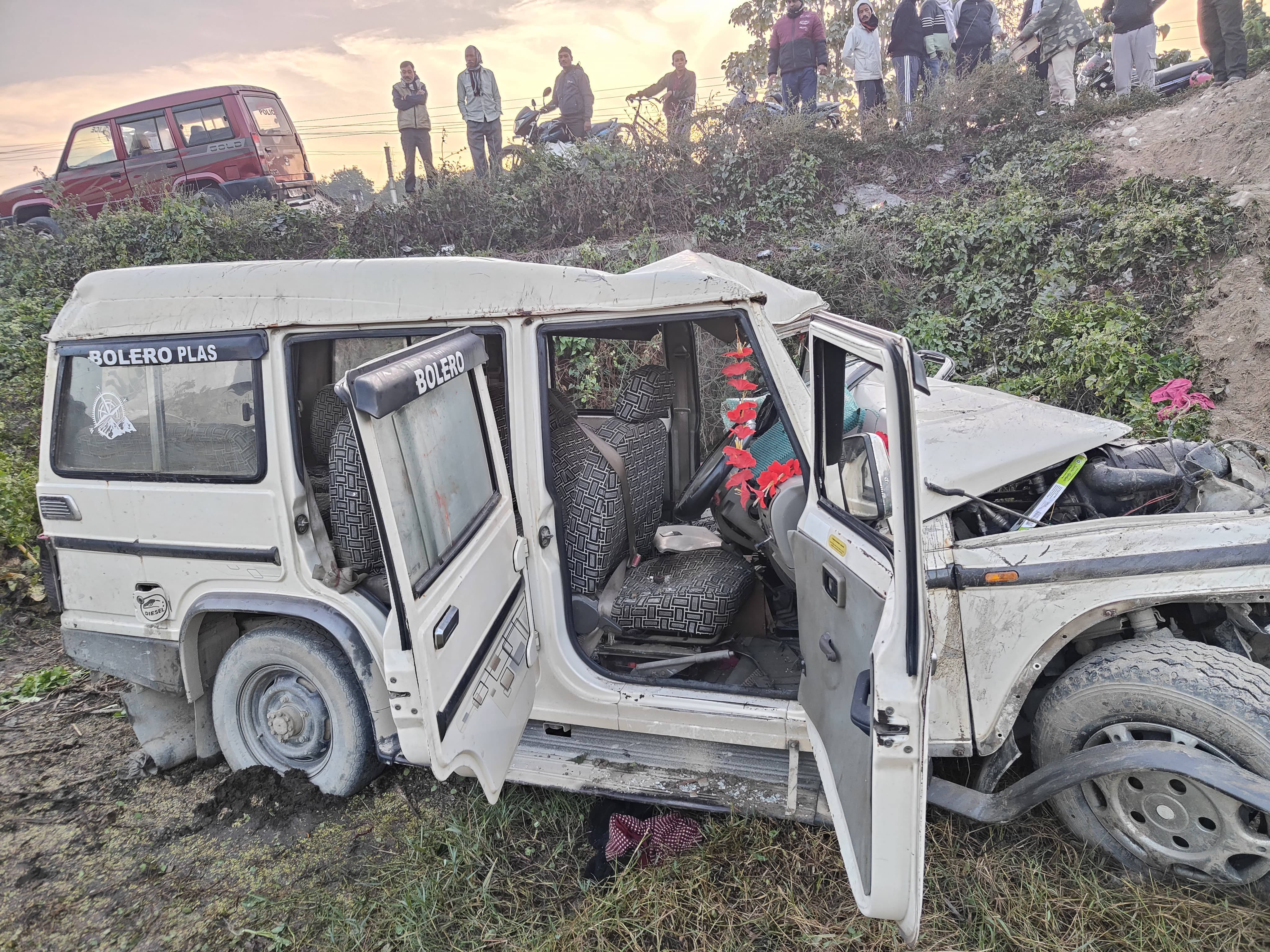 मजदूरों से भरा वाहन दुर्घटनाग्रस्त, एक की मौत, आठ घायल