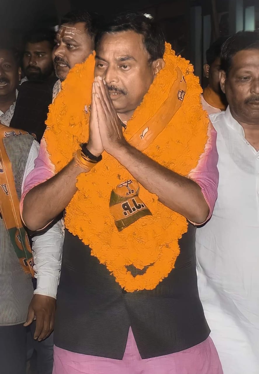 पूर्व जिला जज राजेंद्र सिंह के प्रार्थना पत्र पर कोर्ट ने पूर्व विधायक डा.हरेंद्र सिंह समेत दो के खिलाफ केस दर्ज करने का दिया आदेश