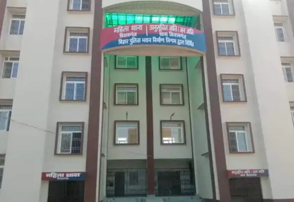 बंधक बनाकर दुष्कर्म, बेटी का सौदा करने की आरोपी मां गिरफ्तार