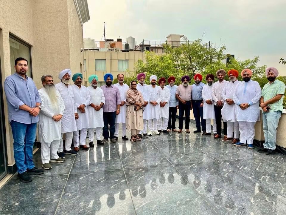 पंजाब कांग्रेस की सियासत गरमाई, चन्नी ने बैठक के जरिए ताकत का किया प्रदर्शन