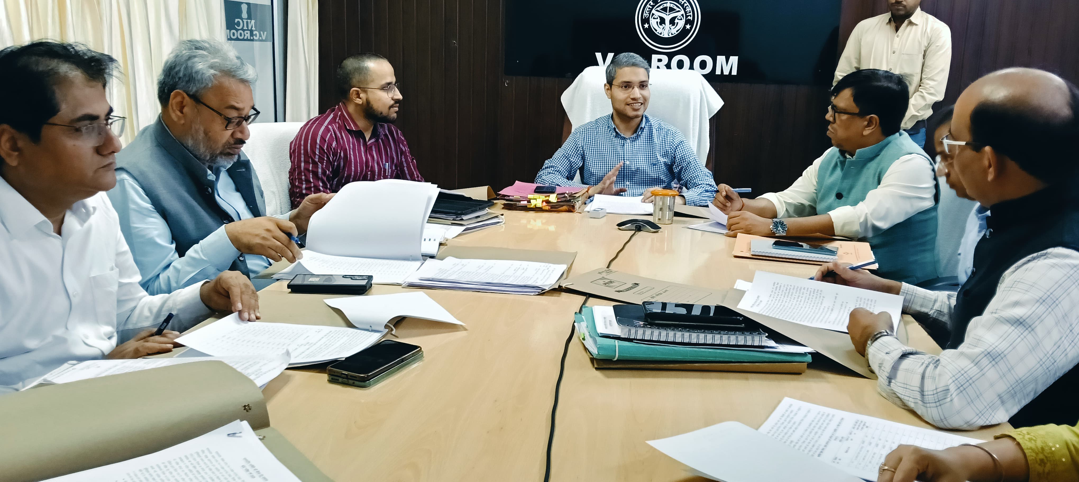 यूपी बोर्ड के  114 परीक्षा केन्द्रों के मानकों की जाँच करने का डीएम ने दिया निर्देश