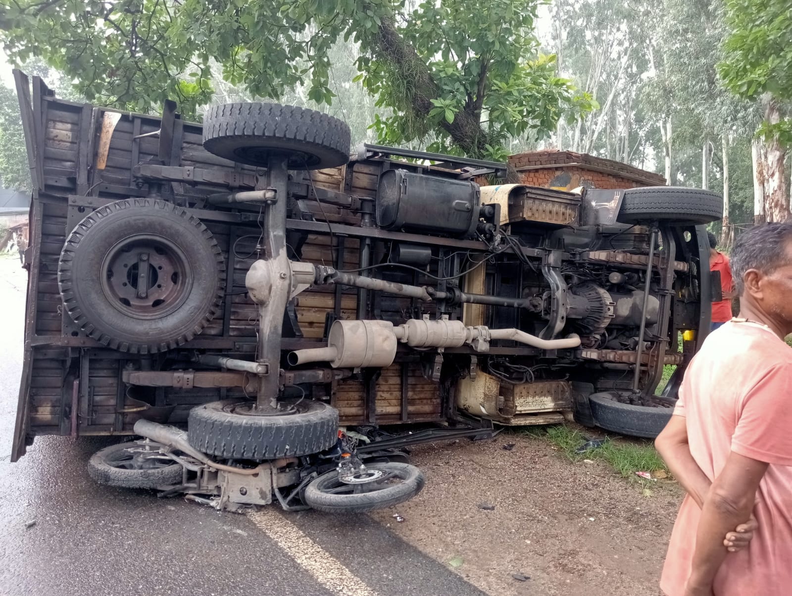 सड़क हादसे में दो बाइक सवारों की मौत, ट्रक चालक फरार