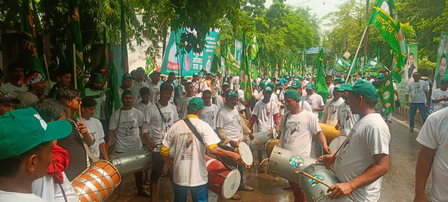 राहुल गांधी की वोटर अधिकार यात्रा छपरा पहुंची, हाथी-घोड़े और बैंड-बाजे के साथ हुआ स्वागत
