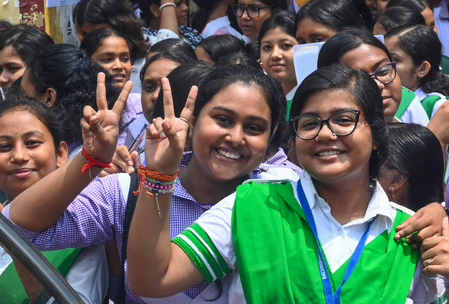 बंगाल में 12वीं के नतीजे घोषित: मुख्यमंत्री सुवेंदु ने छात्रों को दी बधाई, उज्ज्वल भविष्य की कामना की