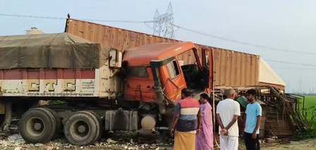 कैमूर : तेज रफ्तार ट्रक होटल में जा घुसा, एक की मौत, दो घायल