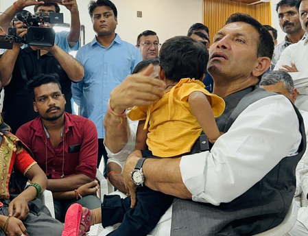 मध्य प्रदेश : जीतू पटवारी ने की स्वास्थ्य मंत्री राजेंद्र शुक्ला को बर्खास्त करने की मांग