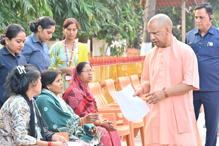 जन समस्याओं के प्रति बनें संवेदनशील, कराएं त्वरित समाधान: मुख्यमंत्री योगी