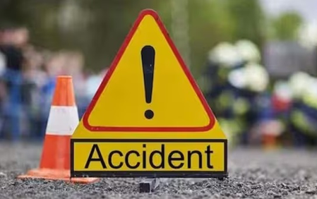 मेरठ: ट्रक और बोलेरो की भिड़ंत में महिला की मौत, 21 लोग घायल