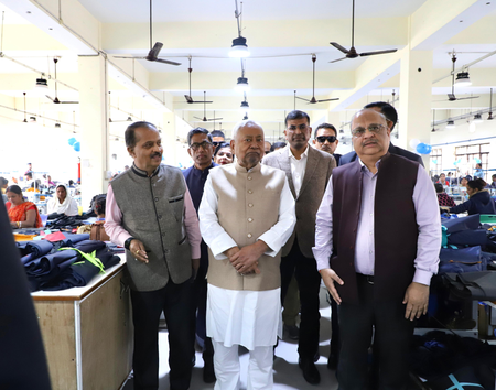 सरकार बनते ही एक्शन मोड में आए सीएम नीतीश, हाजीपुर इंडस्ट्रियल पहुंचकर किया निरीक्षण, शूज फैक्ट्री भी देखी