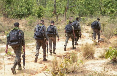 छत्तीसगढ़: बीजापुर मुठभेड़ में 4 महिला माओवादी समेत 6 ढेर, भारी मात्रा में हथियार बरामद