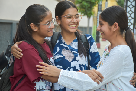 झारखंड बोर्ड के 10वीं का परीक्षाफल जारी, प्रियांशु कुमारी बनीं टॉपर, सीएम सोरेन ने दी बधाई