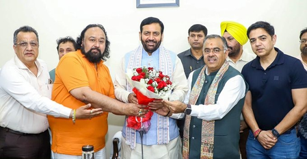 अमृतसर के व्यापारियों का सीएम सैनी ने किया स्वागत, सोनीपत में ड्राई फ्रूट थोक बाजार को मिली हरी झंडी