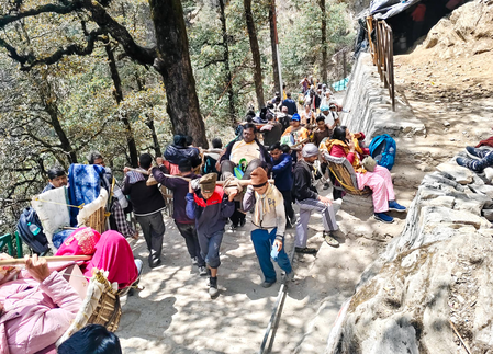 श्रद्धालुओं के लिए राहत, दो दिन के स्थगन के बाद चारधाम यात्रा शुरू