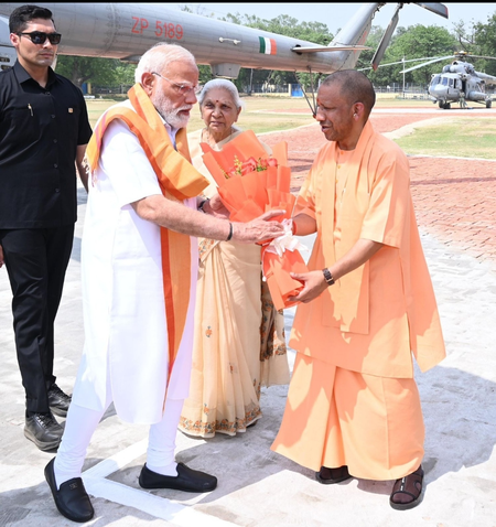 काशी में पीएम मोदी का भव्य स्वागत, 163 परियोजनाओं की दी सौगात