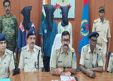झारखंड: खूंटी में पीएलएफआई के तीन हार्डकोर उग्रवादी गिरफ्तार, रेलवे साइट पर फायरिंग और आगजनी में थे शामिल