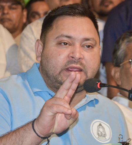 पटना में ‘ब्लैकआउट’ के दौरान कारोबारी की हत्या पर तेजस्वी यादव ने सरकार को घेरा