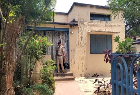 जमशेदपुर: टाटा स्टील के रिटायर कर्मचारी ने पत्नी, बेटे और बेटी को कुल्हाड़ी से काट डाला, खुद फोन कर दी पुलिस को सूचना