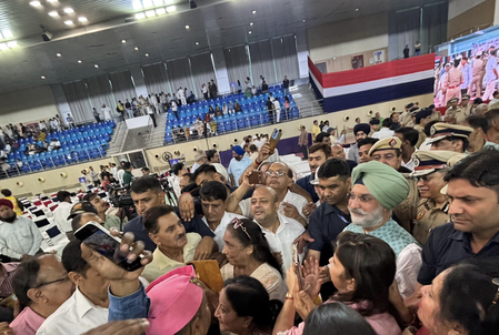दिल्ली में लोगों को लौटाए गए 12,600 चोरी हुए मोबाइल, एलजी ने 'ऑपरेशन विश्वास' की सराहना की