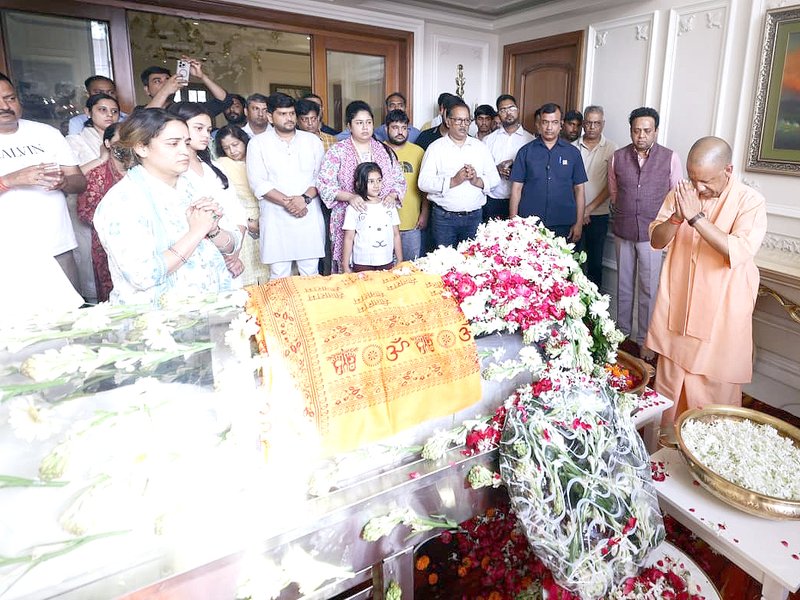 अपर्णा यादव के घर पहुंचे मुख्यमंत्री, प्रतीक के निधन पर जताया शोक