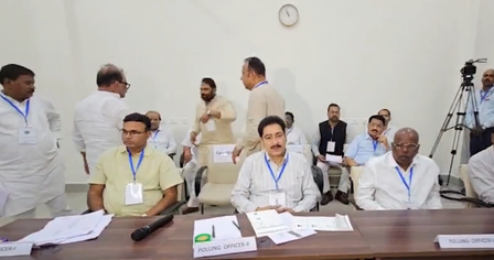 झारखंड: राज्यसभा चुनाव के लिए मतदान जारी, एनडीए और इंडिया ब्लॉक ने किया जीत का दावा