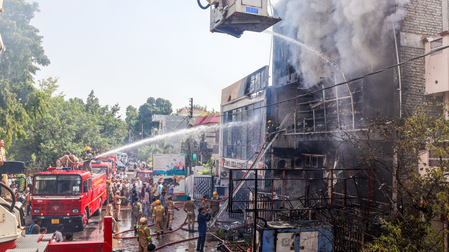लखनऊ अग्निकांड: केजीएमयू में भर्ती 5 बच्चों को दी गई छुट्टी, गंभीर रूप से घायलों का इलाज जारी