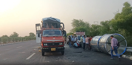 आगरा-लखनऊ एक्सप्रेसवे पर बड़ा हादसा, 25 से अधिक घायल