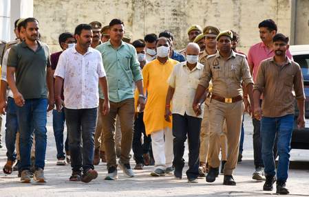 आरोपियों के जमीन और बैंक रिकॉर्ड हाथ लगे, अयोध्या पुलिस ने जांच तेज की