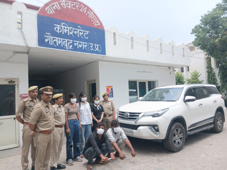 ऑनलाइन फ्रेंडशिप क्लब के नाम पर लूटपाट, नोएडा पुलिस ने 5 आरोपियों को दबोचा