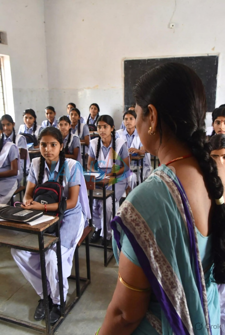 राजस्थान के स्कूल में छात्राओं से उतरवाए गए कपड़े, शिक्षिका के पैसे गुम होने पर मचा बवाल