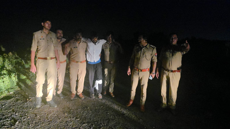 गौकशी के आरोपी से पुलिस की मुठभेड़, ग्रेटर नोएडा में गोली लगने के बाद गिरफ्तार