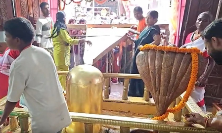 सावन के पहले सोमवार पर शिवालयों में उमड़ा आस्था का सैलाब, देशभर में जलाभिषेक