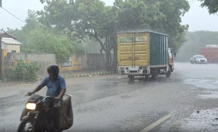 BRICS समिट से पहले दिल्ली-NCR में मौसम का अलर्ट, कई हिस्सों में भारी बारिश