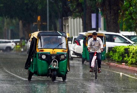 दिल्ली-एनसीआर में बारिश के बाद बढ़ी उमस, अगले सात दिनों तक मौसम रहेगा लगभग स्थिर