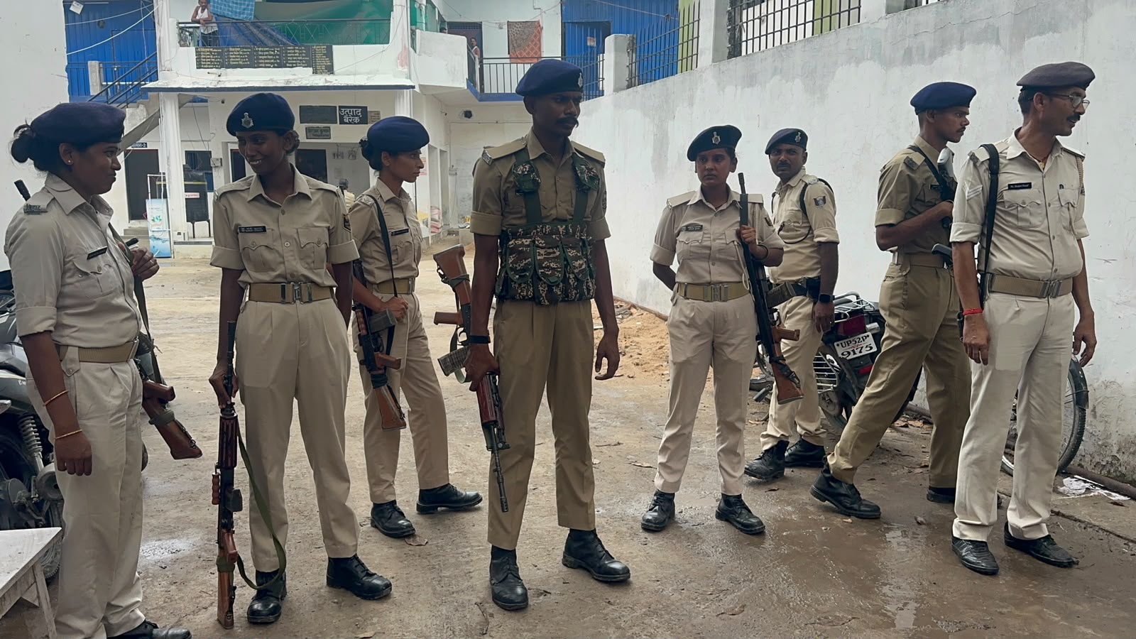 सीवान के उत्पाद निरीक्षक के पांच ठिकानों पर ईओयू का छापा