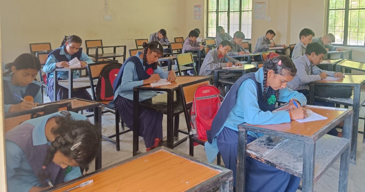 ग्राम प्रधान ने शिक्षकों की तैनाती की मांग, 15 दिन में समाधान न हुआ तो होगा आंदोलन