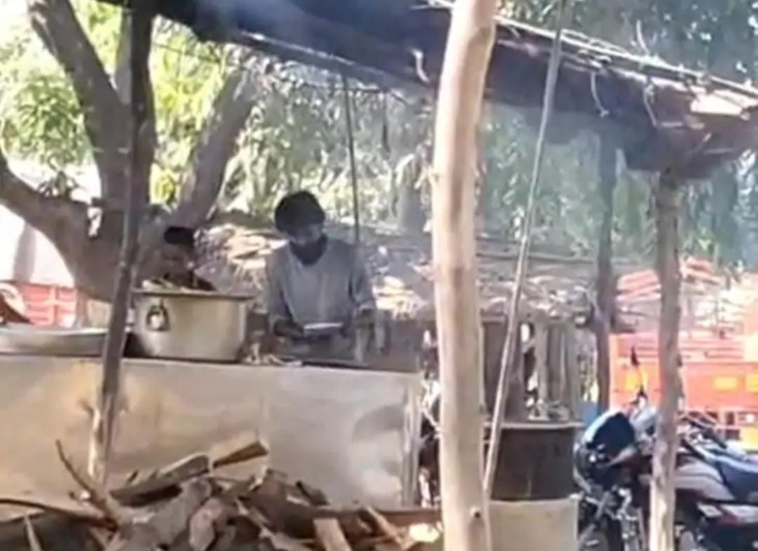 थूक लगाकर रोटी बनाने वाले इरशाद को पुलिस ने दबोचा, ढाबा सील