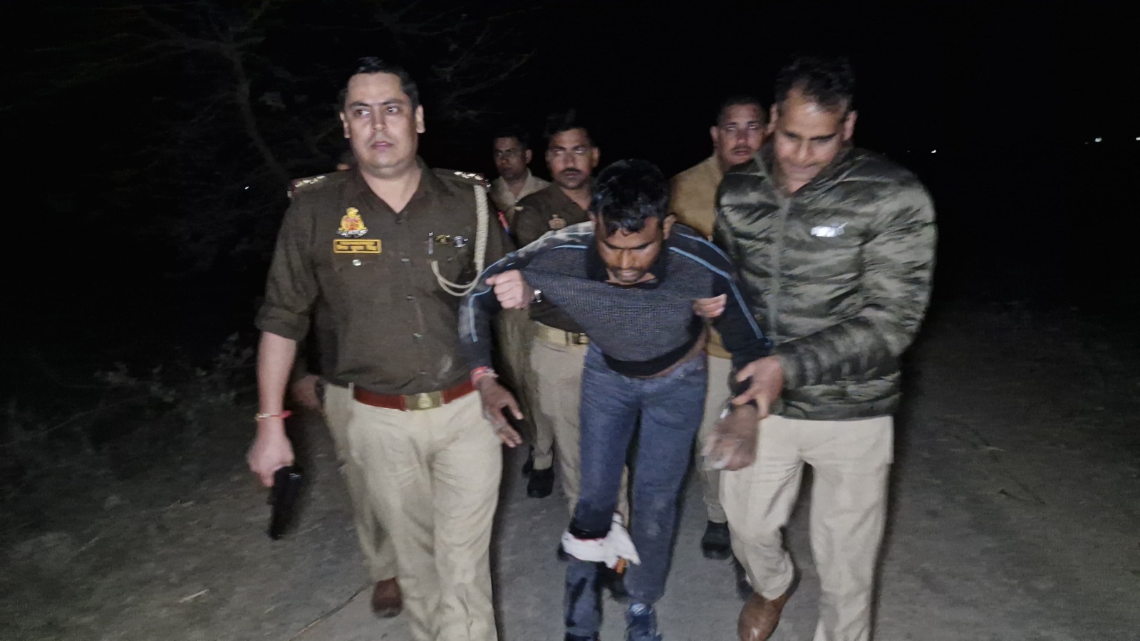 मुठभेड़ में 10 हजार का इनामिया हिस्ट्रीशीटर गिरफ्तार, गोली लगी