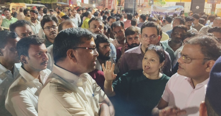 नर्सिंग होम संचालक की गिरफ्तारी पर बवाल, उपमुख्यमंत्री की कार्रवाई के खिलाफ आईएमए का विरोध