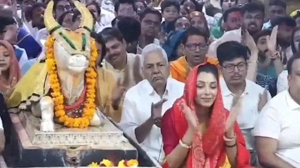 उज्जैन में महाकाल का आशीर्वाद लेने पहुंचीं रूपाली गांगुली, की भस्म आरती