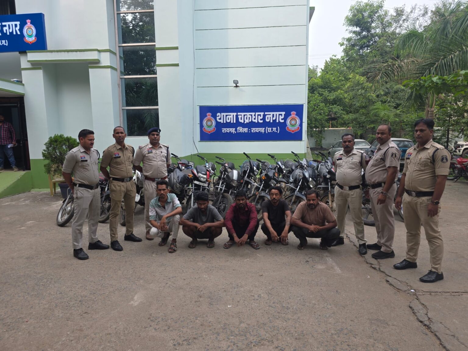 ऑपरेशन क्लीन हंट : अंतरजिला वाहन चोर गिरोह का पर्दाफाश, 21 चोरी की बाइक बरामद