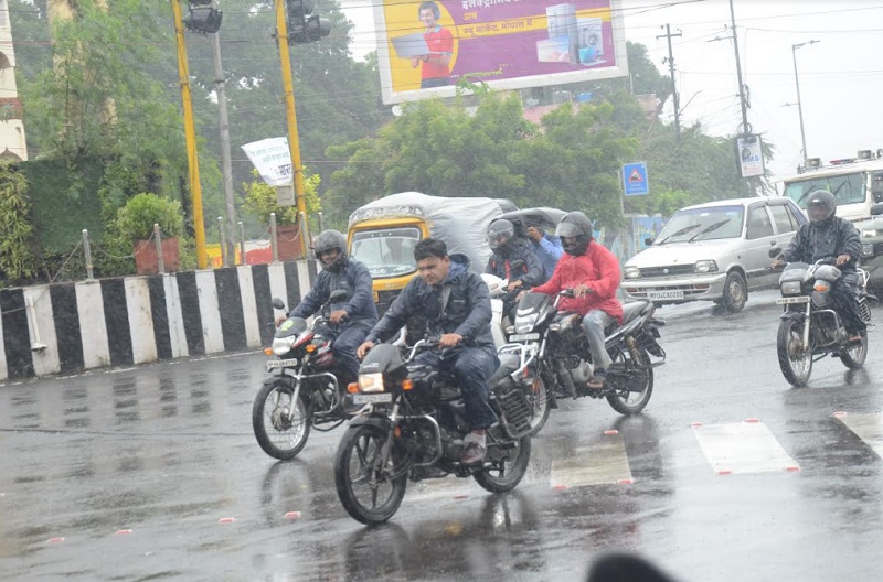 मध्यप्रदेश पर मानसून ज्‍यादा मेहरबान, आज पूरे प्रदेश में बारिश का स्ट्रॉन्ग सिस्टम    - 12 जिलों में भारी बारिश का रेड अलर्ट, 35 जिलों में ऑरेंज अलर्ट