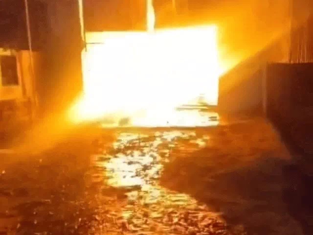 फोम फैक्ट्री में भीषण आग से 60 लाख का नुकसान