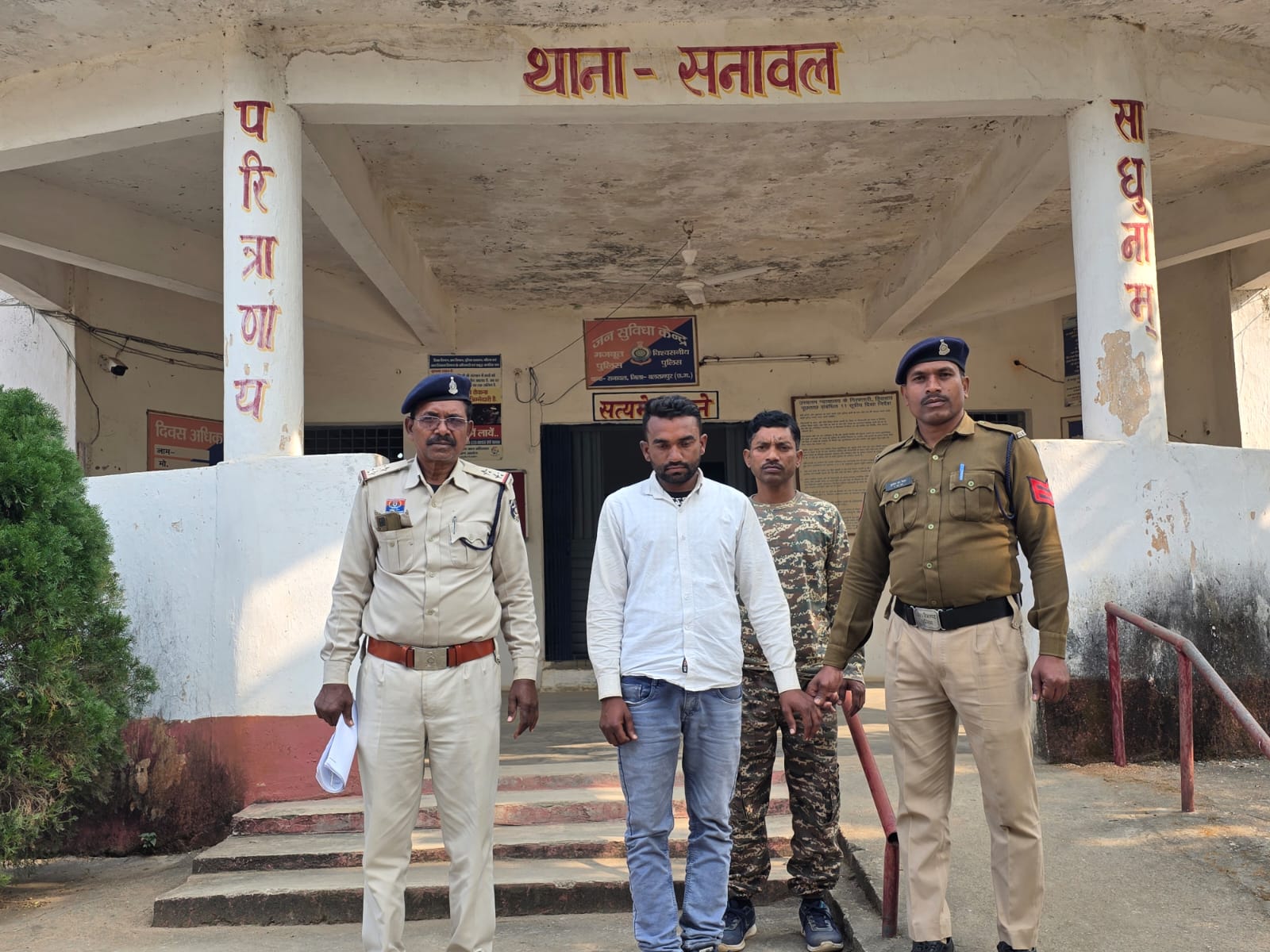 बलरामपुर : धमकी और दबाव में दुष्कर्म का आरोप, सनावल पुलिस ने आरोपित को गिरफ्तार कर भेजा जेल