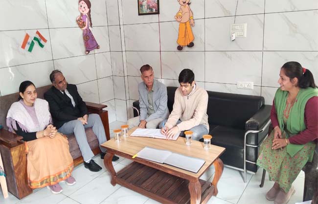 रेवाड़ीः बेसहारा बच्चों को तत्काल दी जाए पुनर्वास की सहायताः अभिषेक मीणा