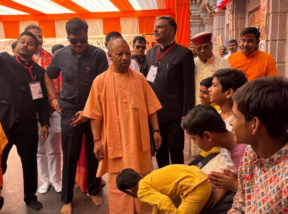 मुख्यमंत्री योगी ने माँ विंध्यवासिनी के किए दर्शन, बोले—नवरात्र में विंध्य कॉरिडोर बनेगा आस्था का आकर्षण केंद्र
