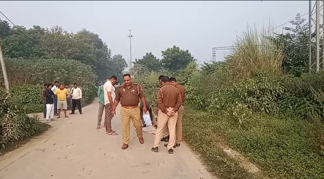 मुसाफिरखाना रेलवे स्टेशन के पास फांसी के फंदे से लटकती मिली महिला की लाश