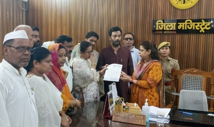 मेरठ की ललिता के हत्यारोपियों की गिरफ्तारी को लेकर कांग्रेस का प्रदर्शन